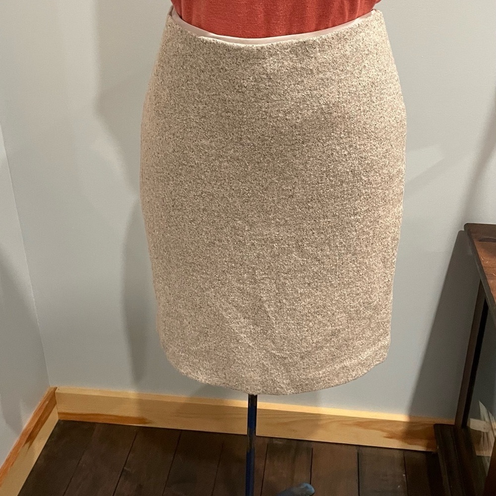 Ann Taylor size 6 wool rayon skirt